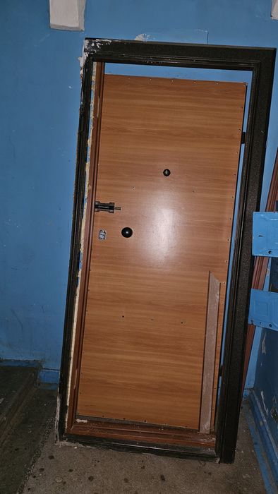Продам входные дверь
