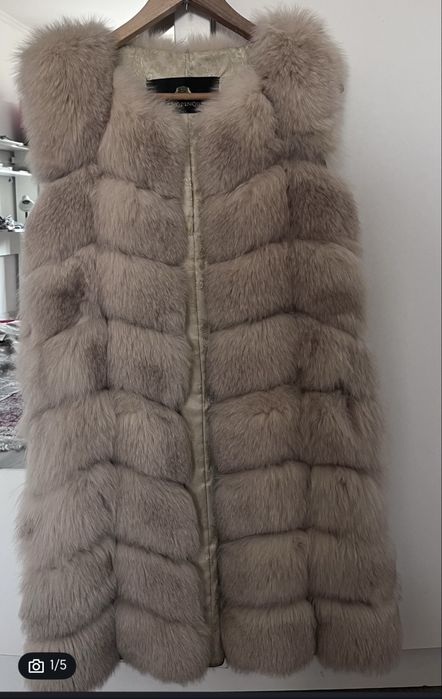 Шуба- жилетка бежевого цвета