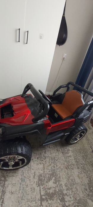 Продам машину на батарейках