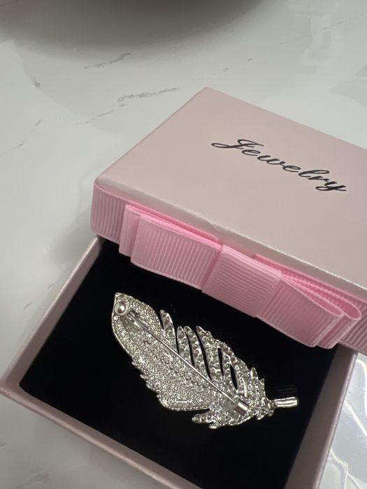 Brosa eleganata Luxe