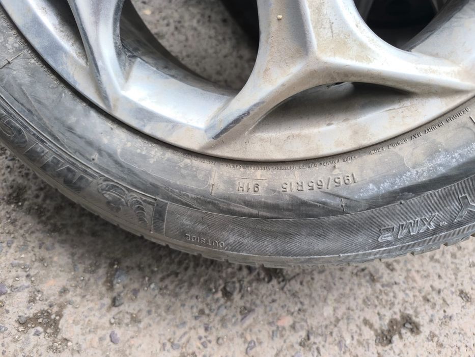 Продам автошины комплект с дисками 195/65/15