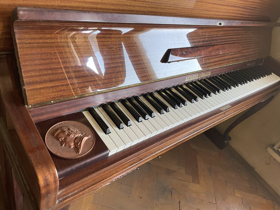 Оригинално немско камерно пиано August Forster