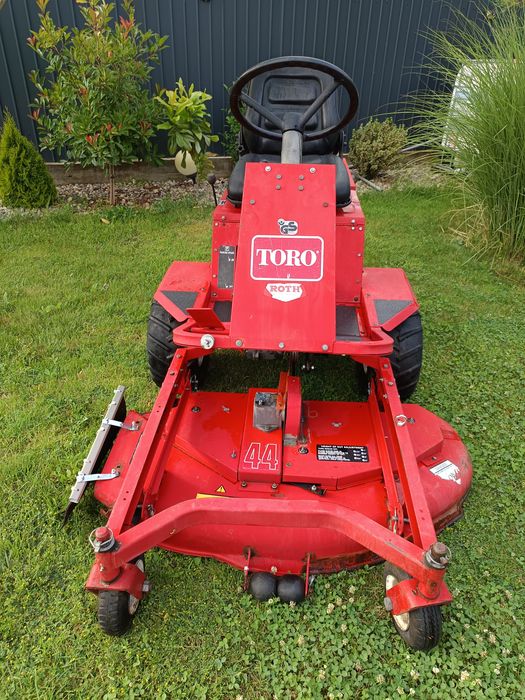 Tractor tuns iarba Toro