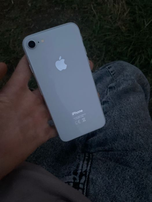 Продам iphone 8 64