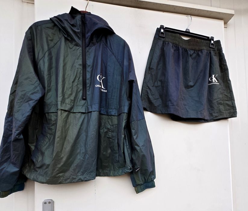 Calvin Klein уникален дамски екип къса пола с горница нов хамелеон  Л