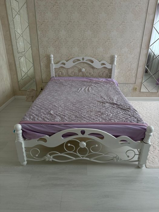 Продается кровать малайзийская