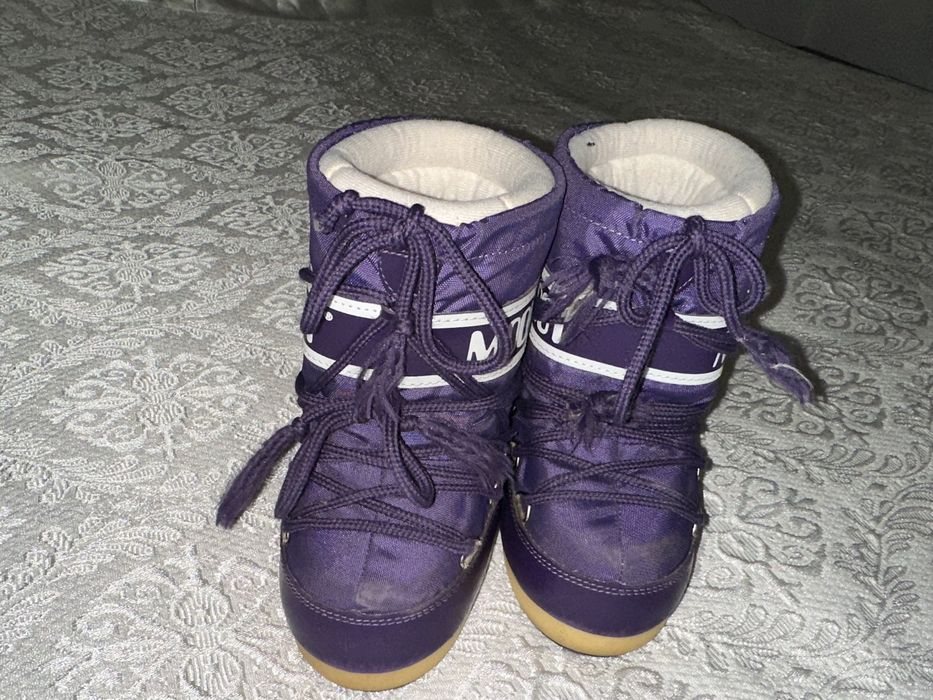 Детско яке Nike; ботуши Moon Boot