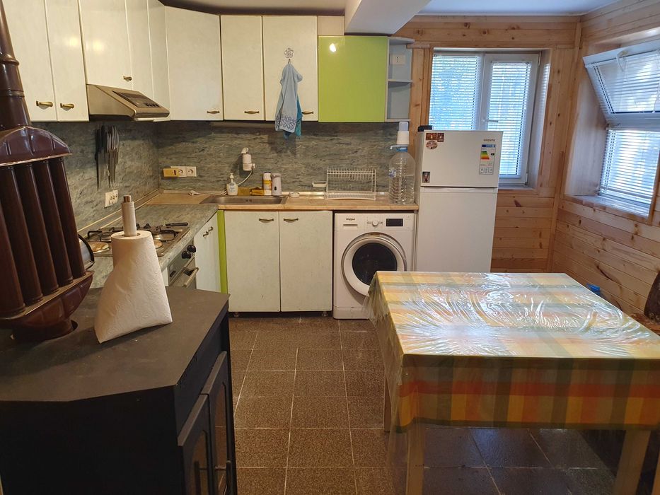 Къща,тухла на 2 ет.,гараж,двор 390 кв.м.,2-ра зона