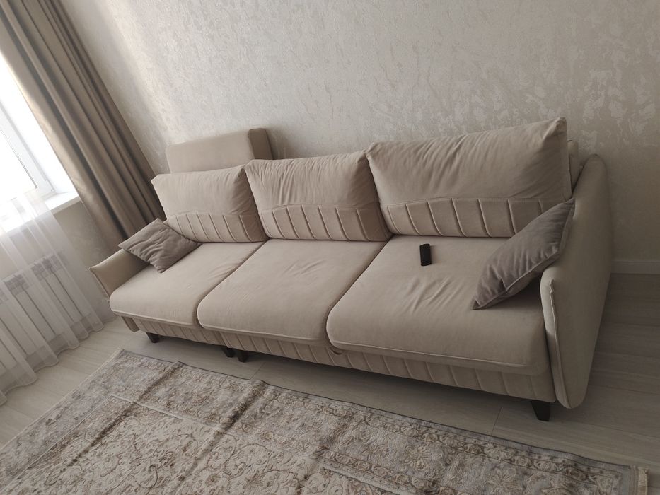 Продам диван длина 2.3 м,  выдвижной