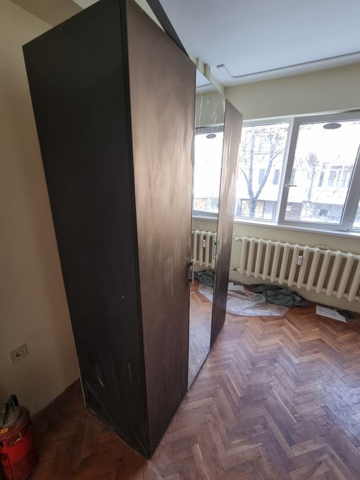 Трикрилен гардероб