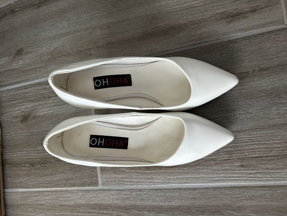 Белые туфли 33р (большемерят)