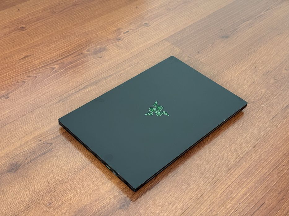 Геймърски Лаптоп 15.6’ QHD 240Hz RTX 4070 8GB Core I7-13800H Razer Blade 15 32GB DDR5 1TB SSD