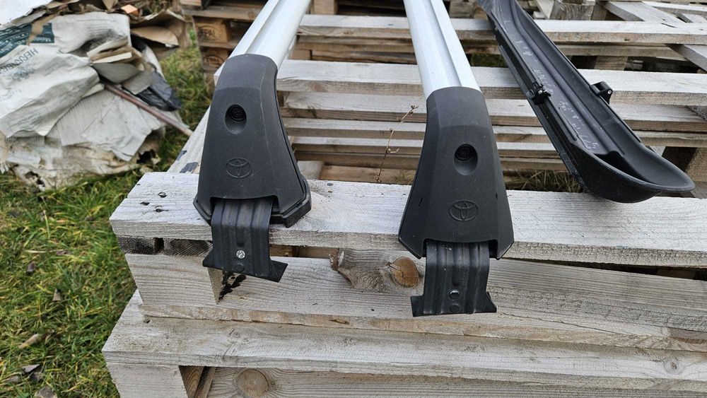 Bare transversale Toyota + Suport bicicletă original – stare f bună