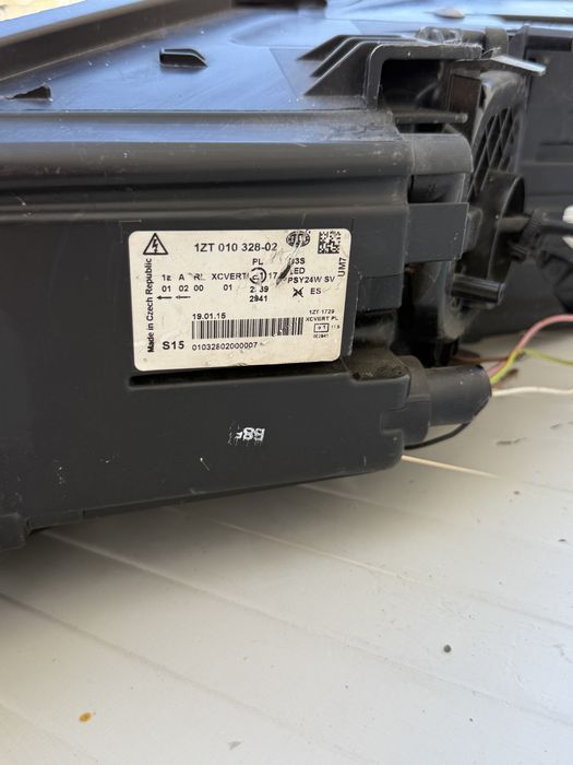 Far dreapta VW Touareg bi-xenon adaptiv original Cod 7P1941034