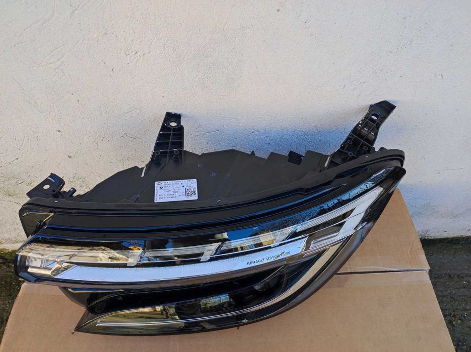 Far stanga Renault Austral original IMPECABIL