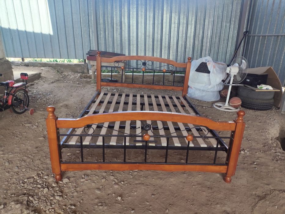 Продам 2 х спальную кровать