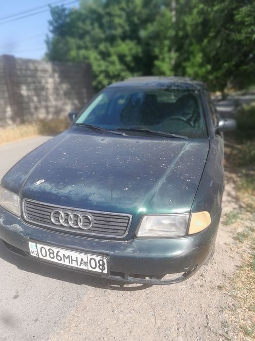 Продаю машину Audi A4