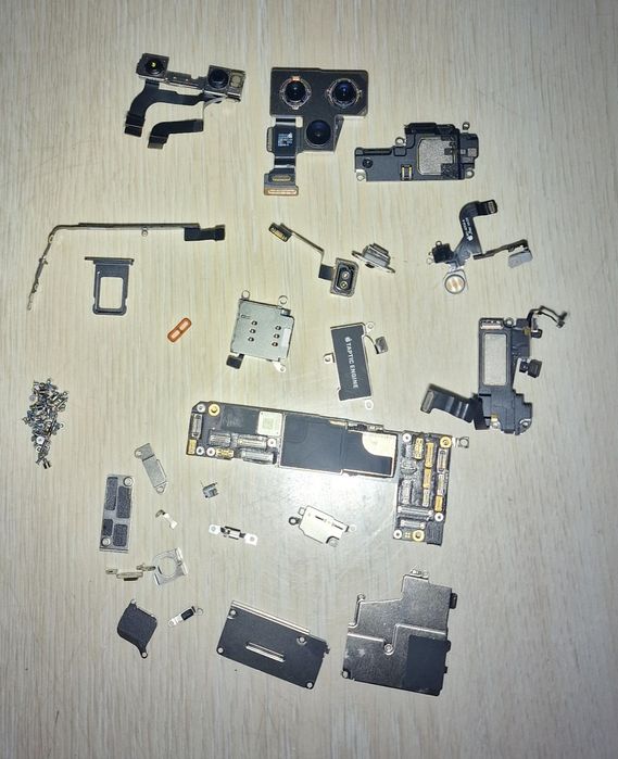 Продам IPhone 12 pro.