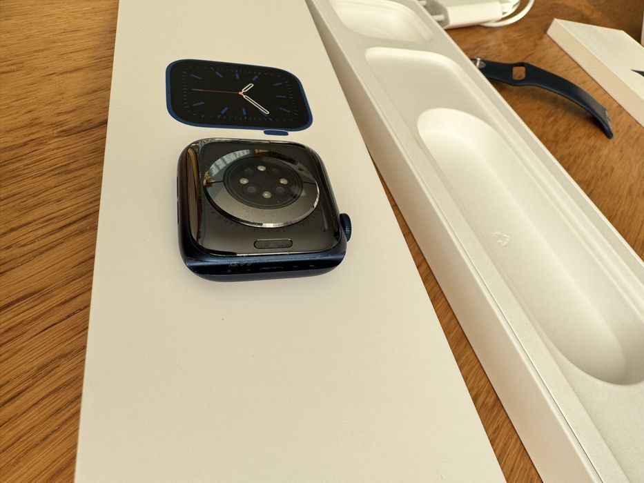 Apple Watch Series 6, Smart watch