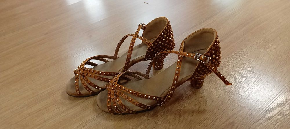 Обувки за латино танци или салса