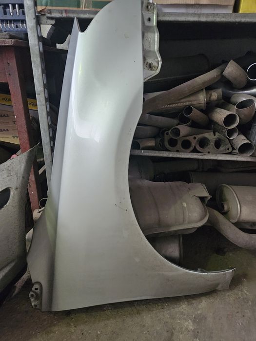 Bara fata și Aripa dreapta Toyota Avensis 2008