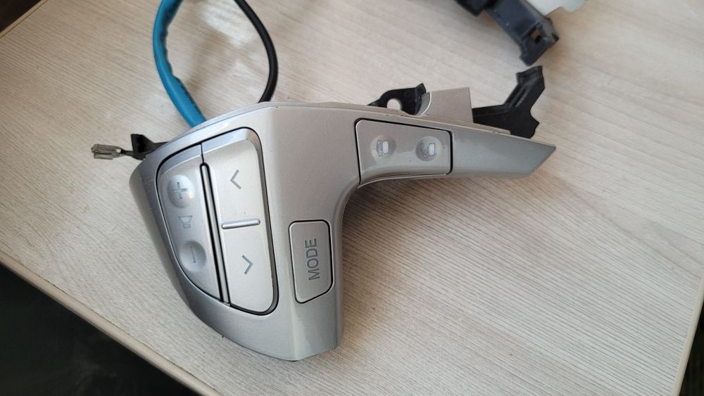 Продам кнопки руля камри 40