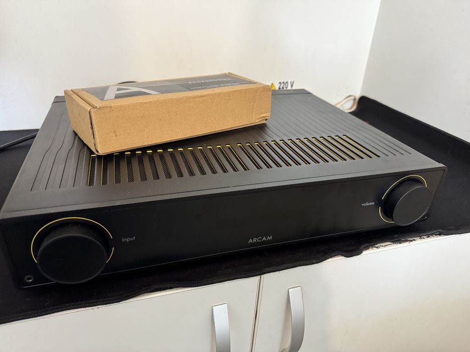 Amplificator audio Hi-Fi Stereo Arcam Radia Series A5 Integrat 350W