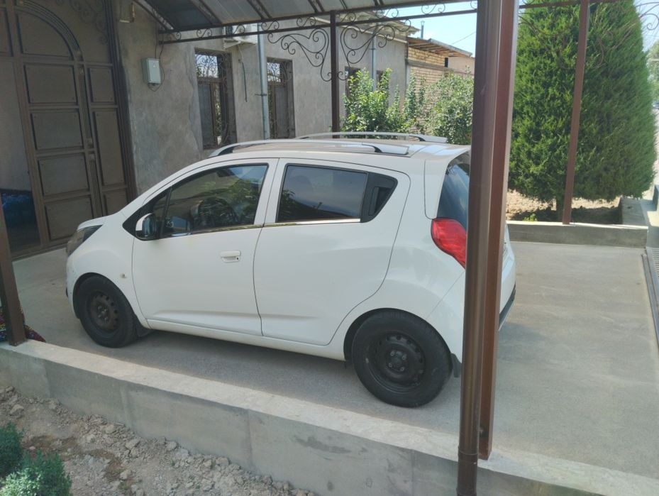 Spark avtomobili sotiladi