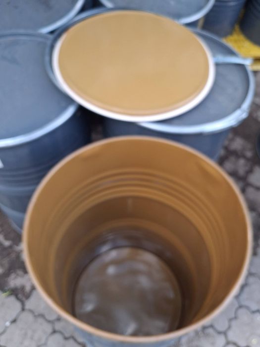 Vand butoaie de tabla si plastic,preturi de ka 110-150 lei