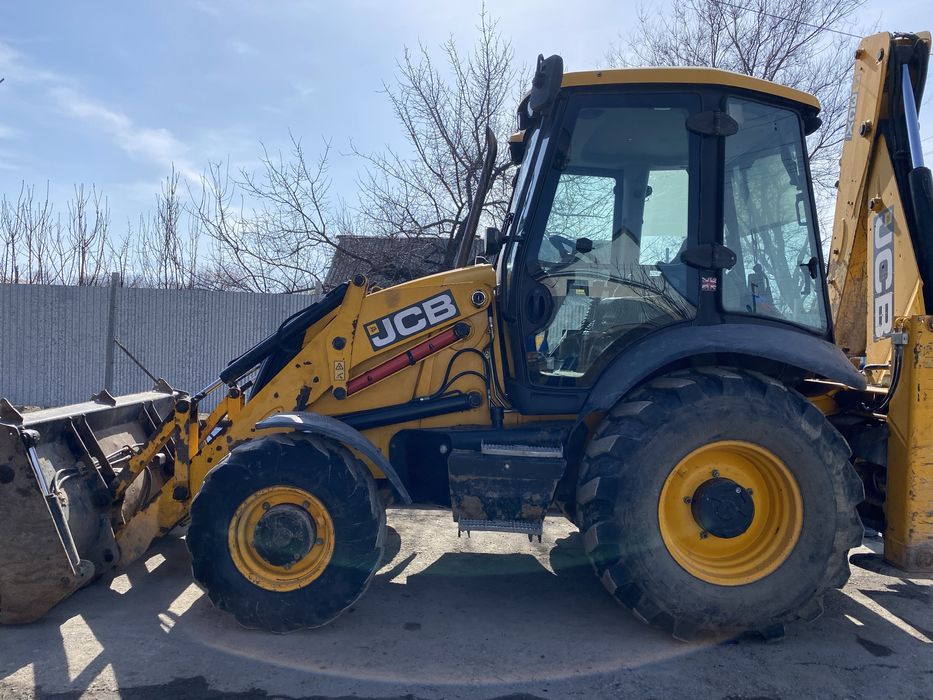 Эксковатор погрузчик 3/1 Гидромолот Яма бур