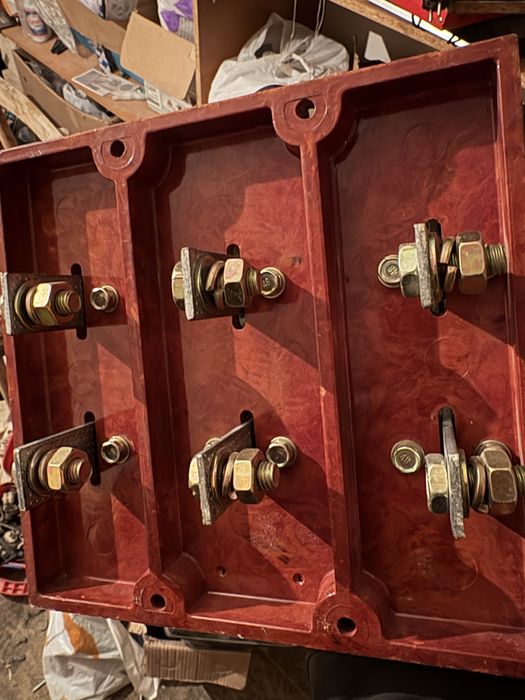 рубильник силовой (knife-switch)