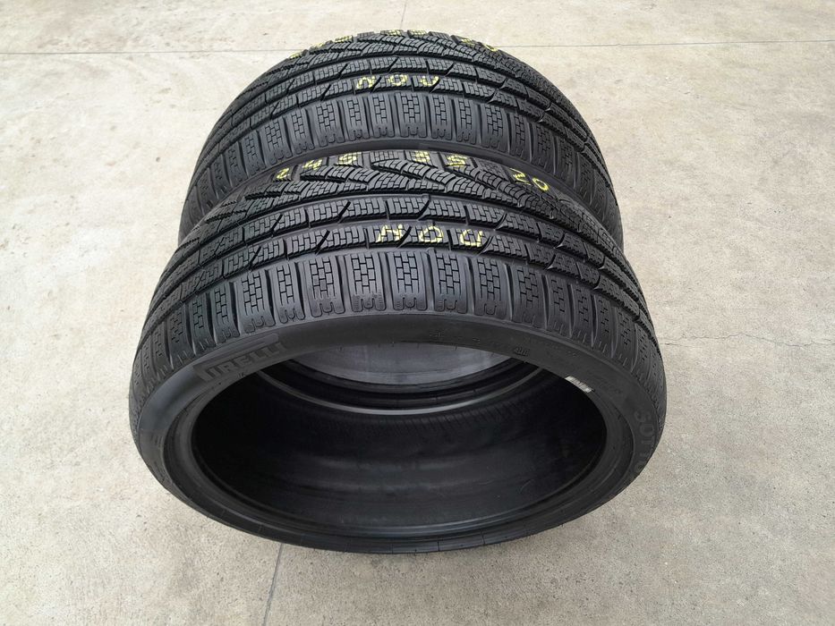 Doua anvelope noi de iarna 245 35 20 pirelli sottozero 2 N0