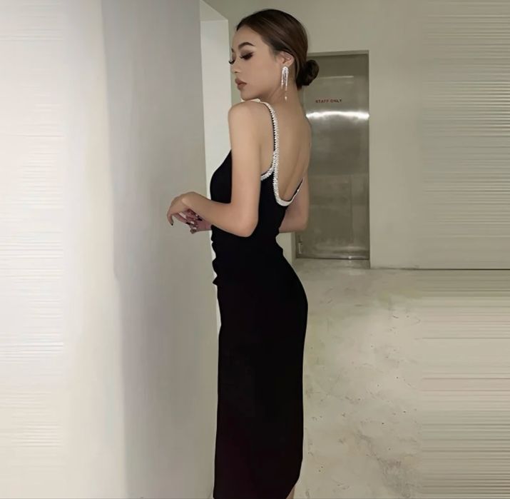 Красивое платье с камушками