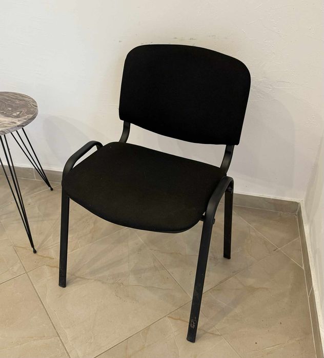 Офис стол, 3бр посетителски столове и масичка