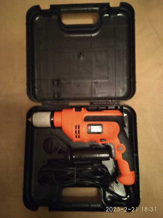 Дрелка БЛЕК ДЕКЕР 650 вата , с патронник 13 мм , почти неизползвана !