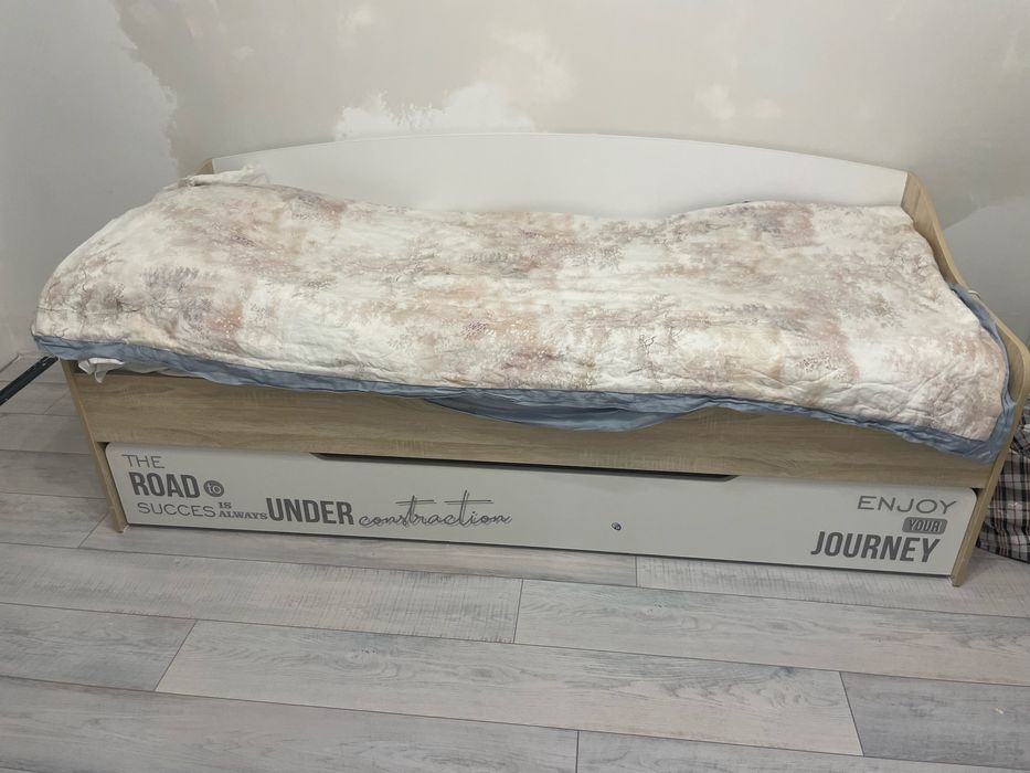 Продам кровать на 2 спальних места