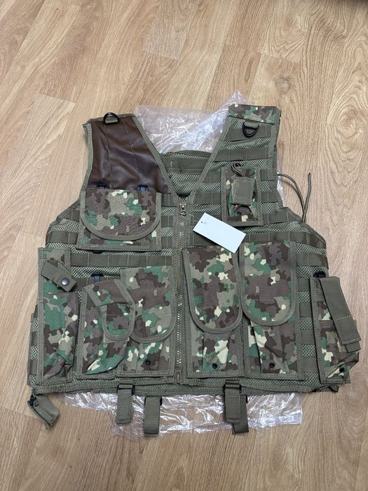 Vând vestă tactică !