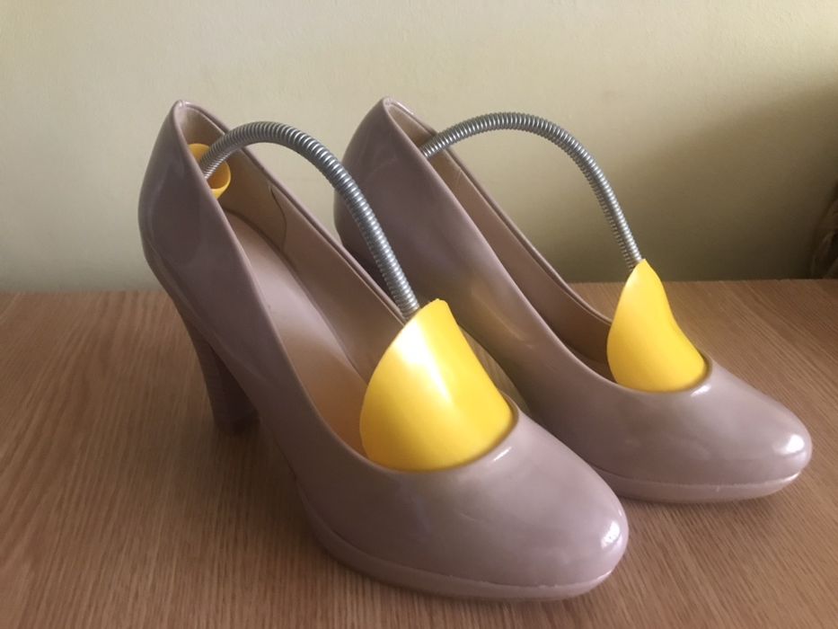 Pantofi nude marimea 39