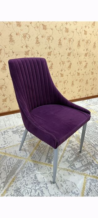 Продается стол и стулья