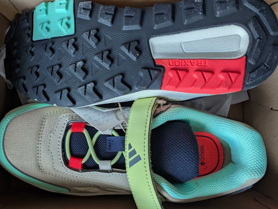 НОВИ детски маратонки Adidas Terrex и ботуши Crocs
