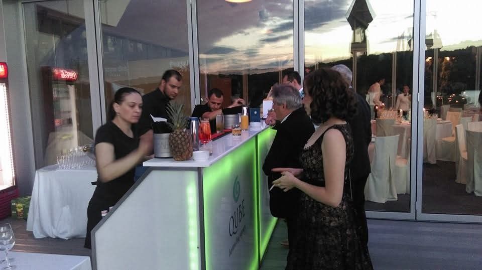 Inchiriez Bar Mobil pentru  evenimente, elegant, pliabil si usor de manipulat