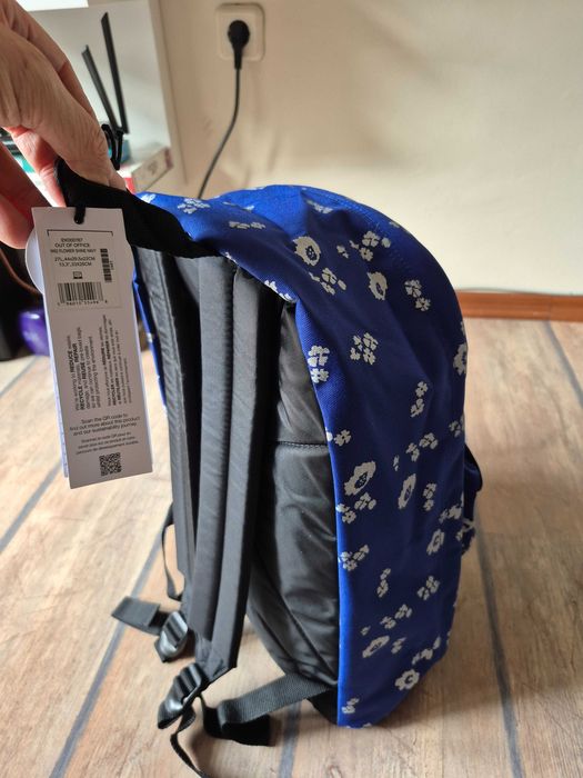 продавам НОВИ ОРИГИНАЛНИ раници Converse Eastpak