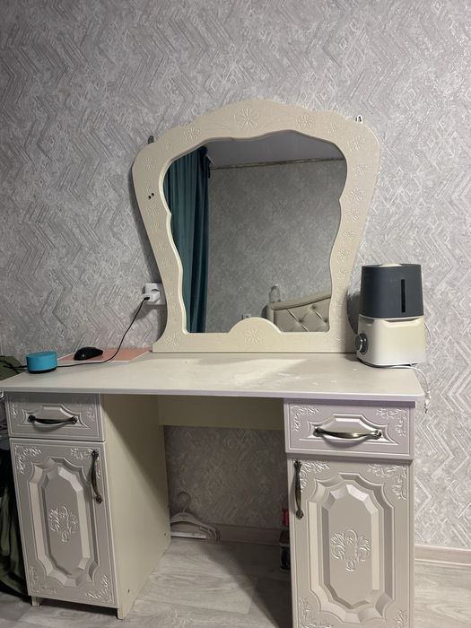 Продам кровать с матрасом вместе с комодом