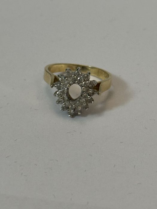 пръстен с диаманти 3.62гр 14к 585