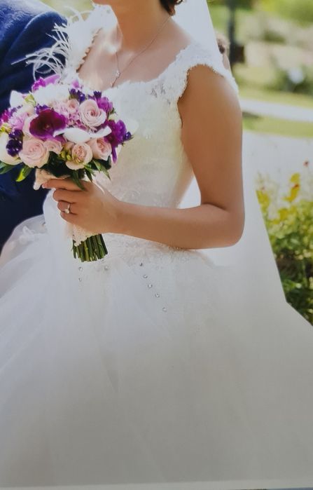 Rochie mireasa tip printesa de la Nanette