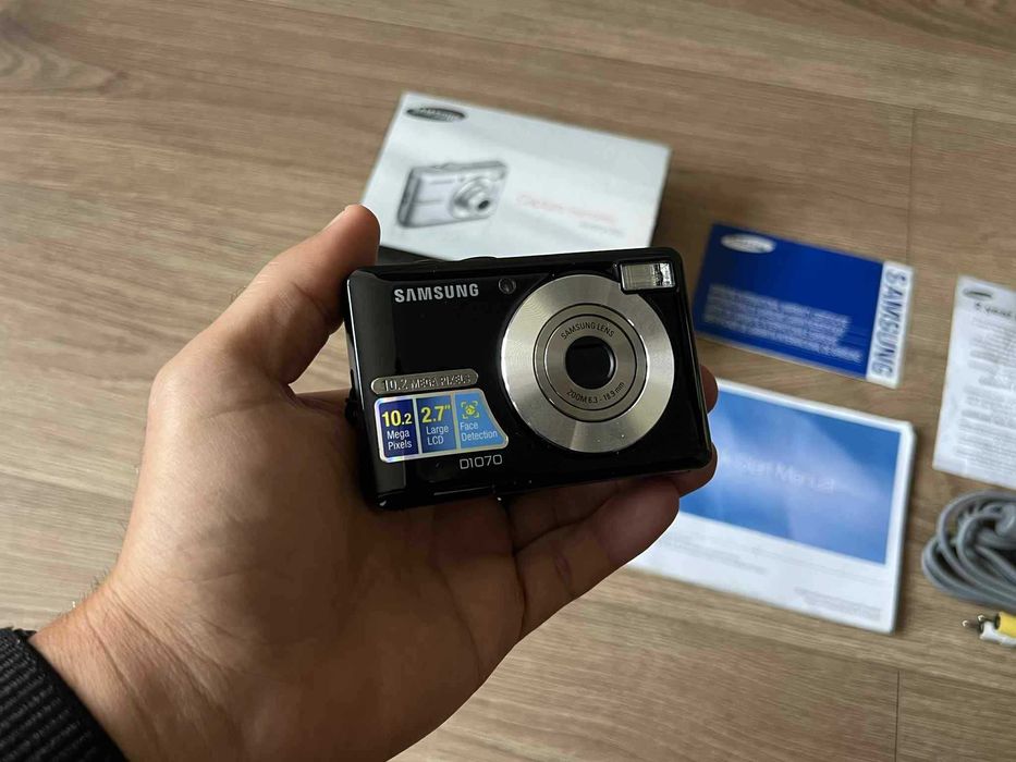 Aparat foto digital camera Samsung, printeaza data/ora statii itp