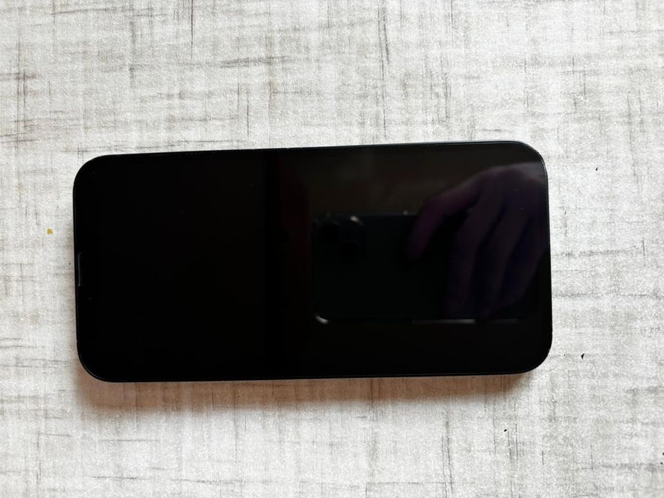 Продам телефон Айфон 14+