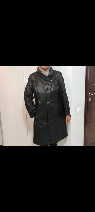Кожаный черный плащ