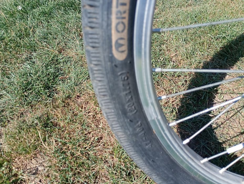 Vând bicicleta de copii mountec 20