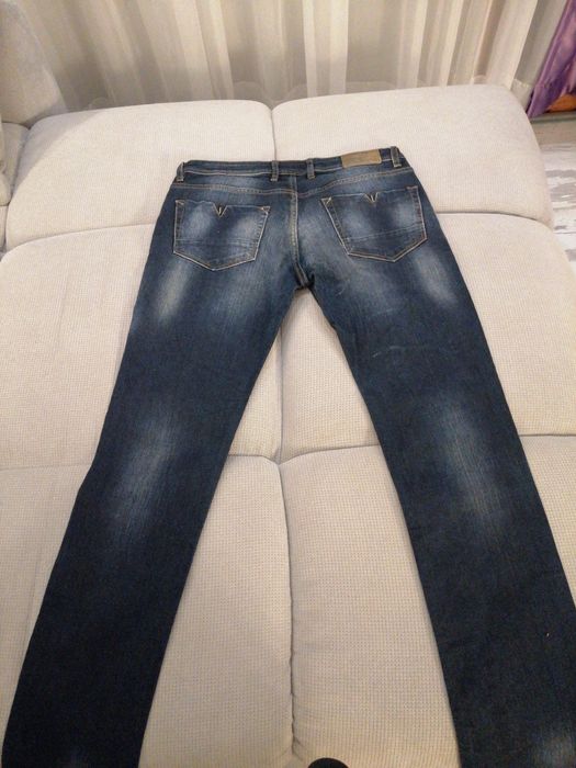 Мъжки тъмни дънки